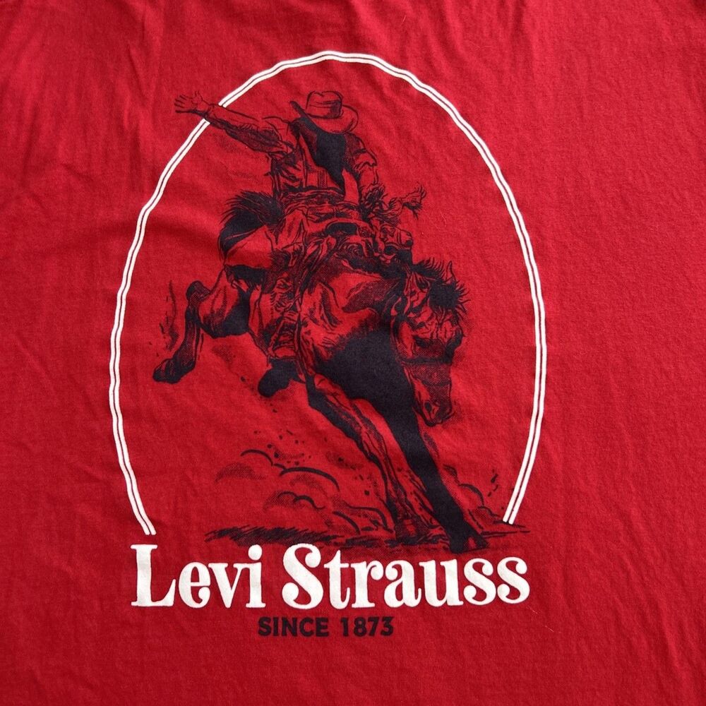 Levi's T-Shirt Rodeo Graphic Print Red XL 100% Cotton Relaxed Fit Crew Neck